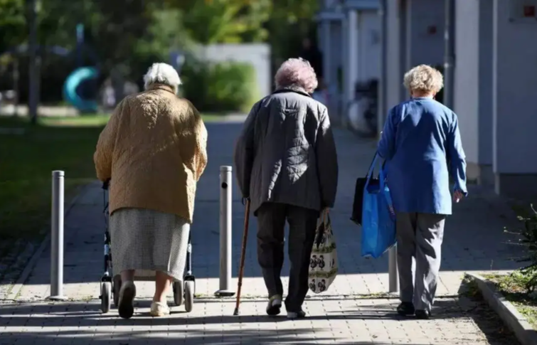 人口老龄化趋势加快 未来我国劳动力供给是否充足？