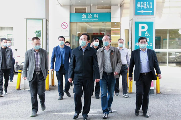 九江市政府党组成员、副市长杜少华一行到九江市三医院调研