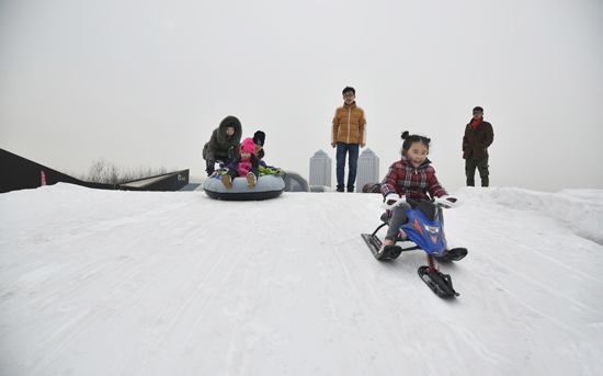 春节到天津东疆沙滩“观海戏雪” 为游客带来全新体验